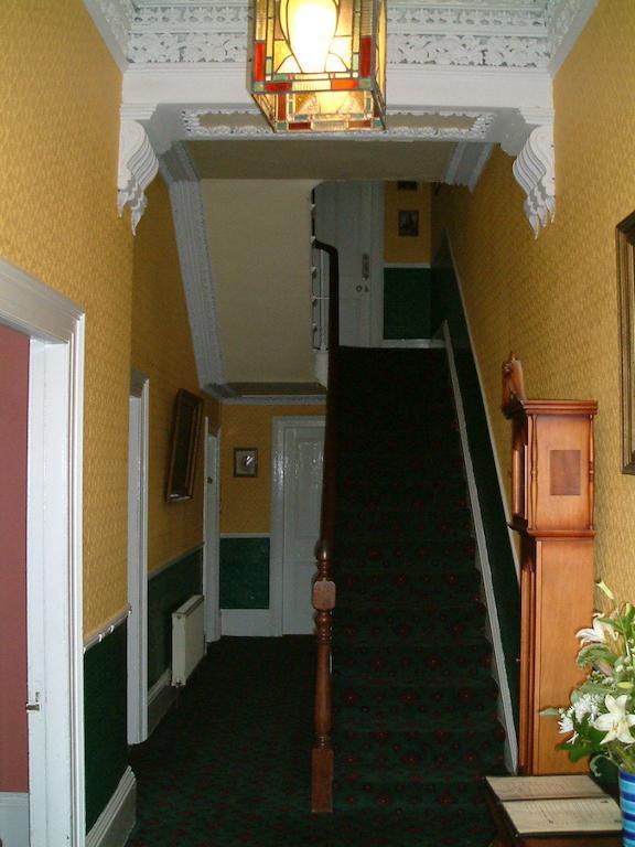 Claremont House Bed & Breakfast ดุนเลรี ภายนอก รูปภาพ