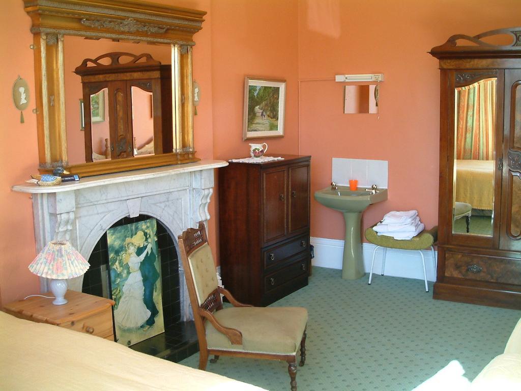 Claremont House Bed & Breakfast ดุนเลรี ห้อง รูปภาพ
